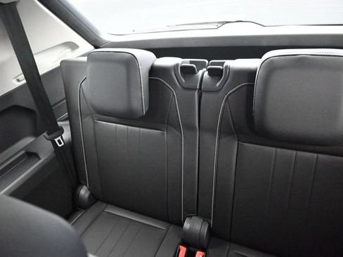 Used 2023 Volkswagen Tiguan SE FWD image 9