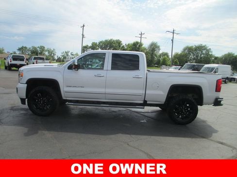 Used 2018 GMC Sierra 2500 Denali w/ Duramax Plus Package AWD/4WD image 14