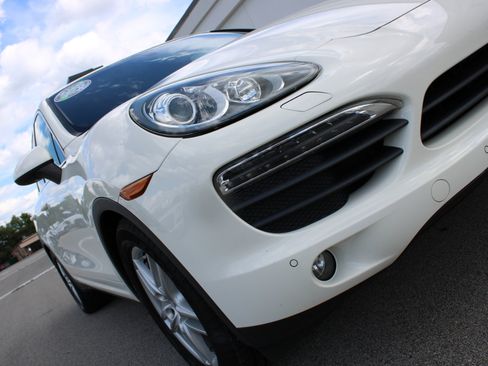 Used 2011 Porsche Cayenne S image 12