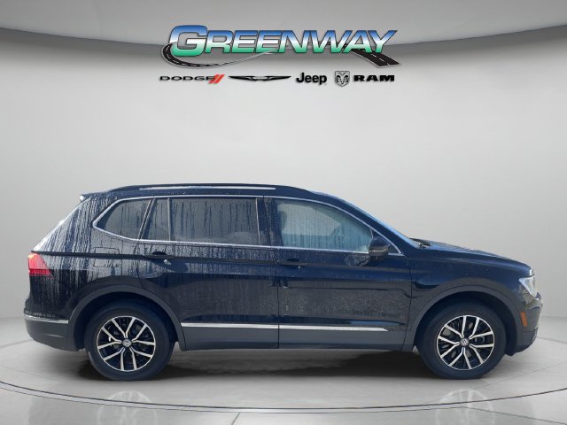 Used 2021 Volkswagen Tiguan SE w/ Panoramic Sunroof Package FWD image 5