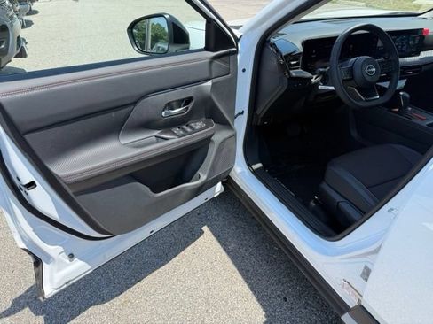 New 2026 Nissan Kicks SR AWD/4WD image 17