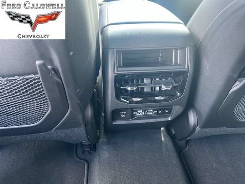 Used 2025 Jeep Grand Cherokee Limited AWD/4WD image 27