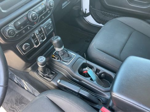 Used 2022 Jeep Gladiator Sport AWD/4WD image 17