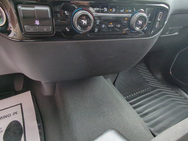 Used 2025 Chevrolet Silverado 1500 LT AWD/4WD image 17