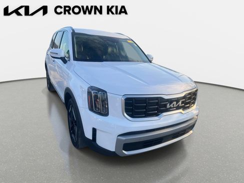 Certified 2023 Kia Telluride S image 3