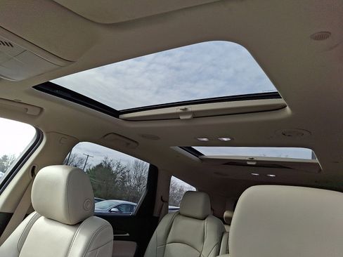 Used 2019 Buick Enclave Essence image 13