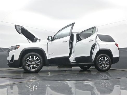 Used 2023 GMC Acadia SLE image 61