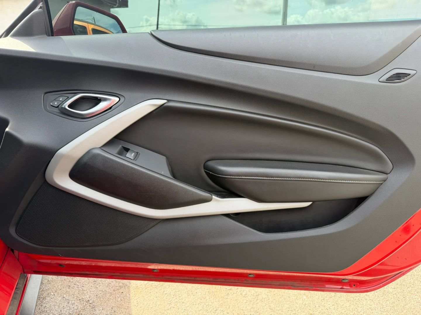 Used 2018 Chevrolet Camaro SS RWD image 13