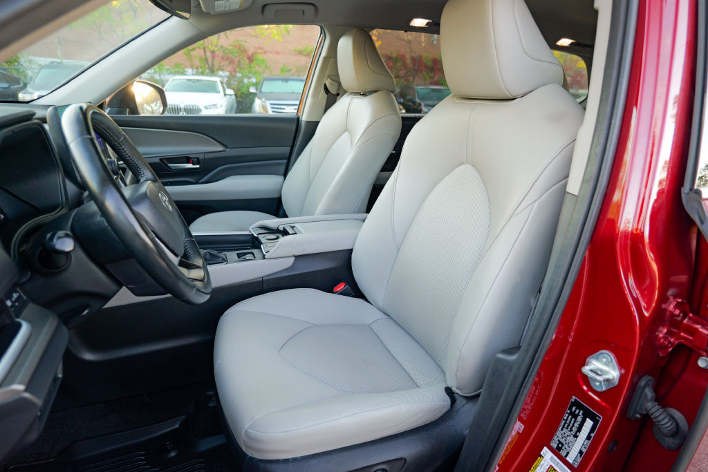 Used 2024 Toyota Grand Highlander AWD image 19
