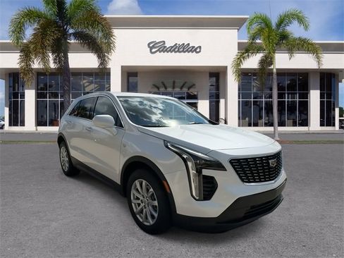 Certified 2023 Cadillac XT4 Luxury w/ Cold Weather Package image 3