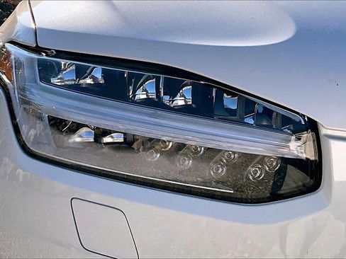 Used 2023 Volvo XC90 B5 Core image 27