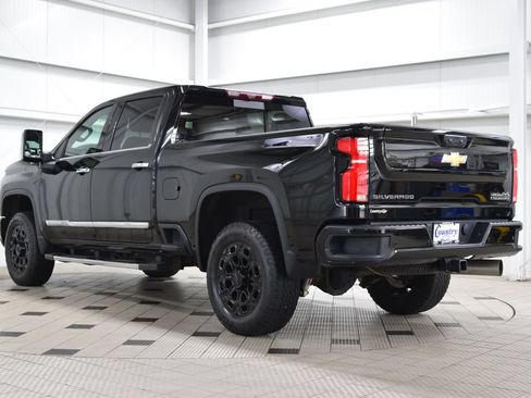 Used 2024 Chevrolet Silverado 3500 High Country w/ Technology Package AWD/4WD image 6