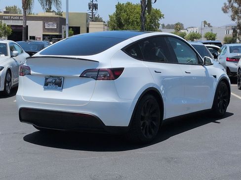 Used 2022 Tesla Model Y Long Range AWD/4WD image 10