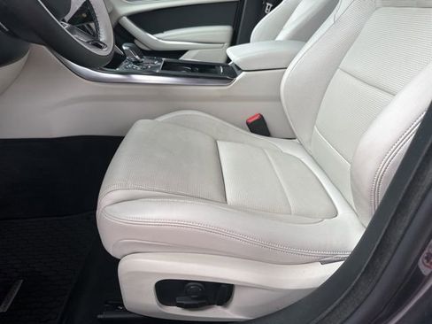 Used 2024 Jaguar XF R-Dynamic SE RWD image 21