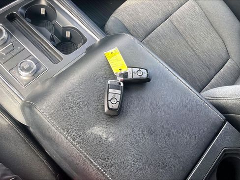 Used 2023 Ford Expedition XLT AWD/4WD image 10