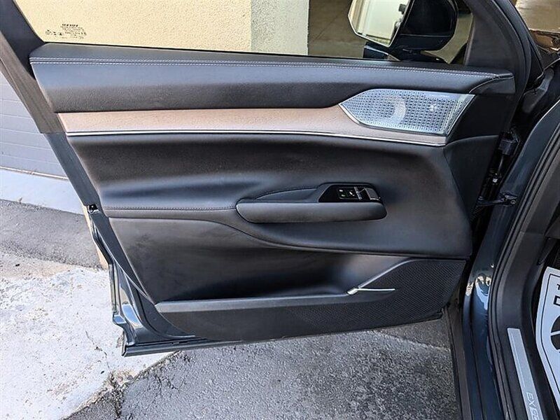 Used 2025 Volvo EX90 Ultra AWD/4WD image 18