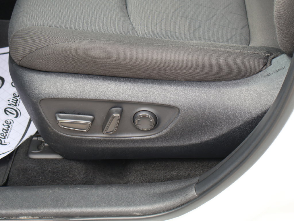 Used 2025 Toyota RAV4 XLE AWD/4WD image 22