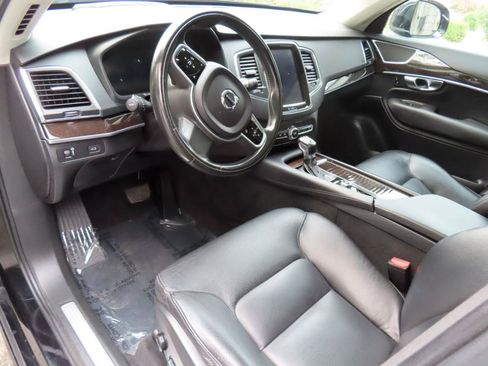 Used 2019 Volvo XC90 T6 Momentum w/ Advanced Package AWD/4WD image 5