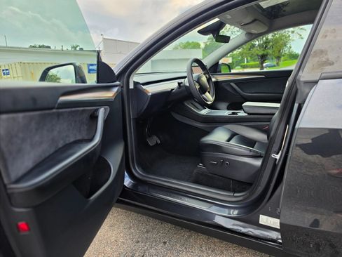 Used 2024 Tesla Model Y 2WD image 12