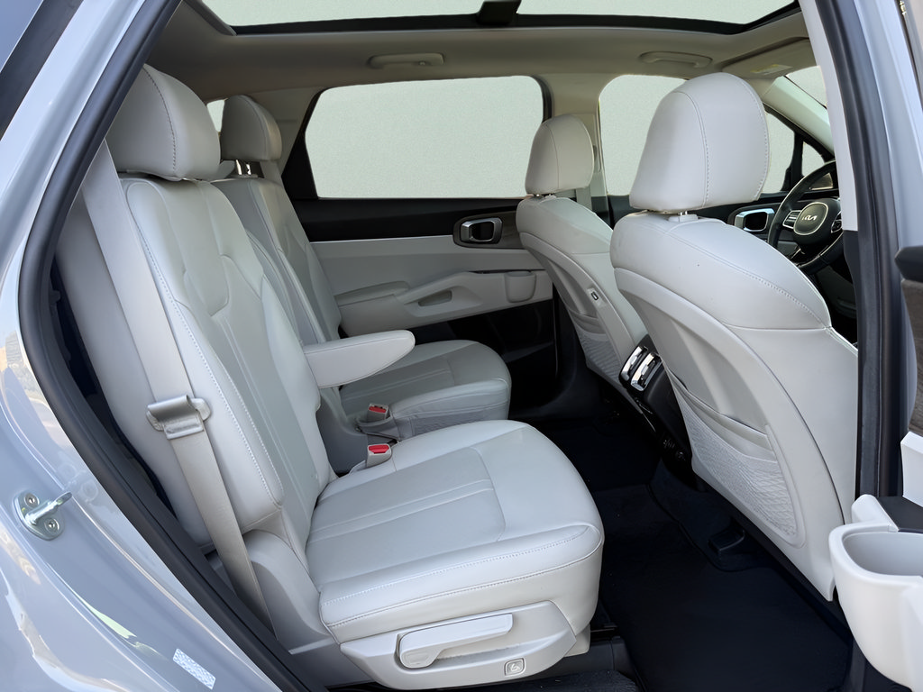 Used 2022 Kia Sorento EX w/ Panoramic Sunroof Package FWD image 14