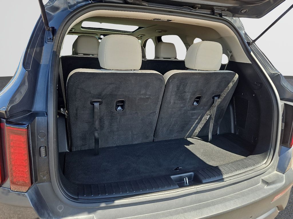 Used 2023 Kia Sorento S w/ Panoramic Sunroof Package AWD/4WD image 9