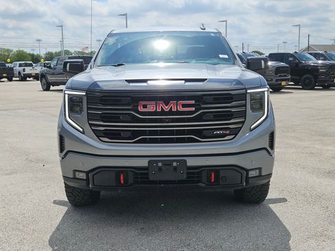 Used 2023 GMC Sierra 1500 AT4 w/ AT4 Premium Package AWD/4WD image 8