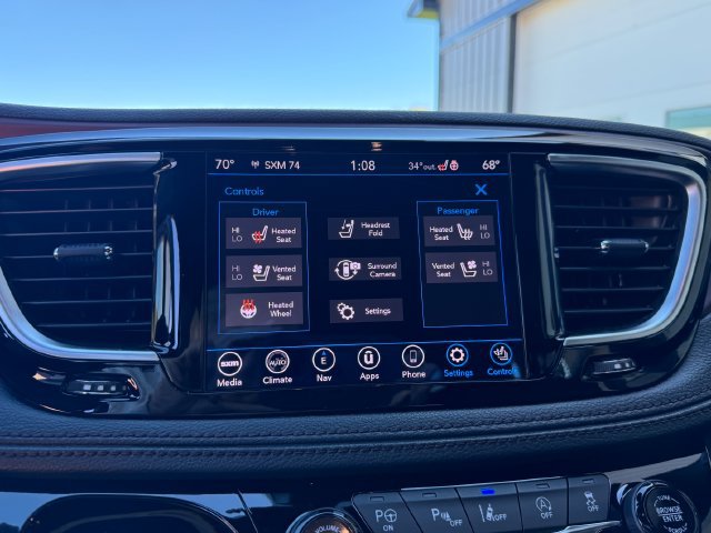 Used 2020 Chrysler Pacifica Limited FWD image 33