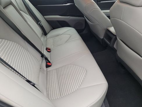 Used 2020 Toyota Camry SE image 19