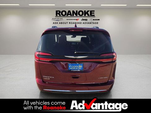 Used 2022 Chrysler Pacifica Limited image 6