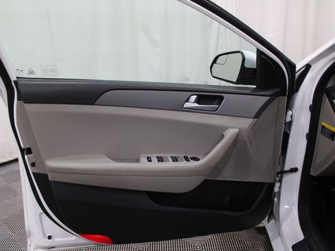 Used 2015 Hyundai Sonata SE image 6