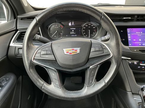 Certified 2022 Cadillac XT5 Premium Luxury w/ LPO, Floor Liner Package image 18