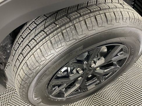 New 2026 Jeep Grand Cherokee Altitude image 2