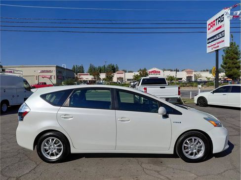 Used 2014 Toyota Prius V Two image 6