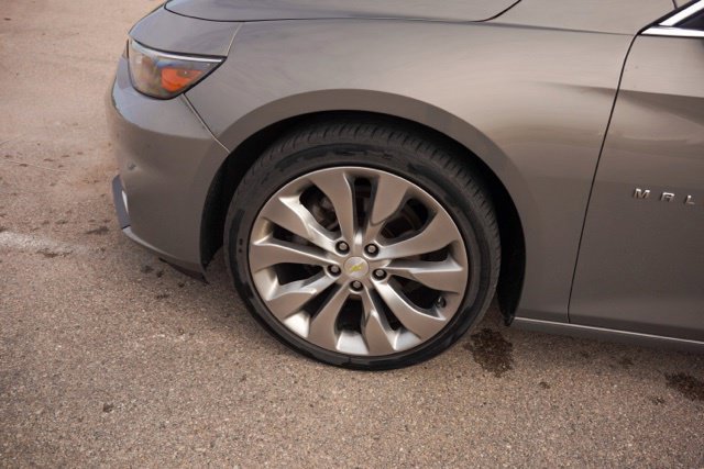 Used 2018 Chevrolet Malibu Premier w/ Premier Sun and Wheel Package FWD image 11