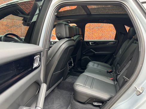 Used 2023 Porsche Cayenne S AWD/4WD image 23