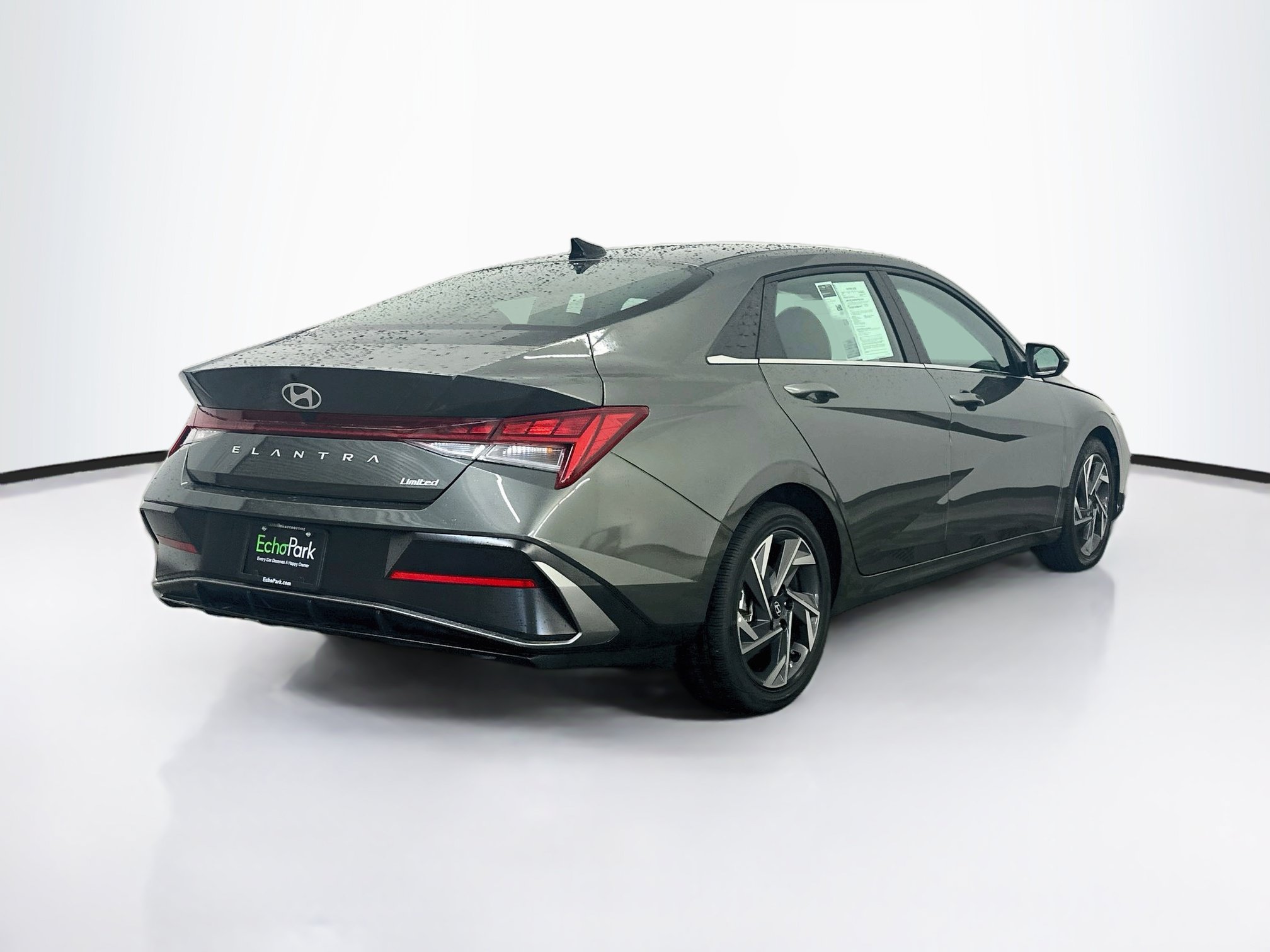 Used 2025 Hyundai Elantra Limited FWD image 9