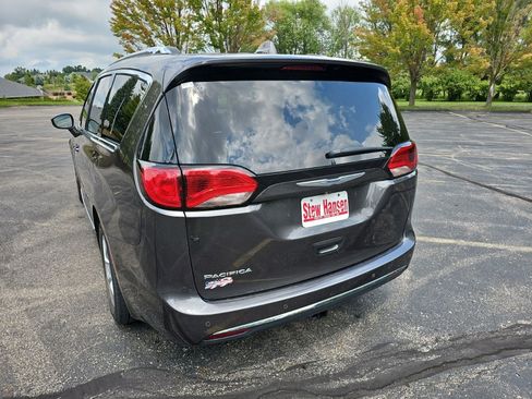 Used 2019 Chrysler Pacifica Touring-L Plus w/ Advanced Safetytec Group FWD image 3