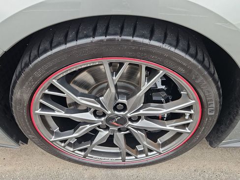 Used 2024 Chevrolet Corvette Stingray Convertible w/ Z51 Performance Package image 10