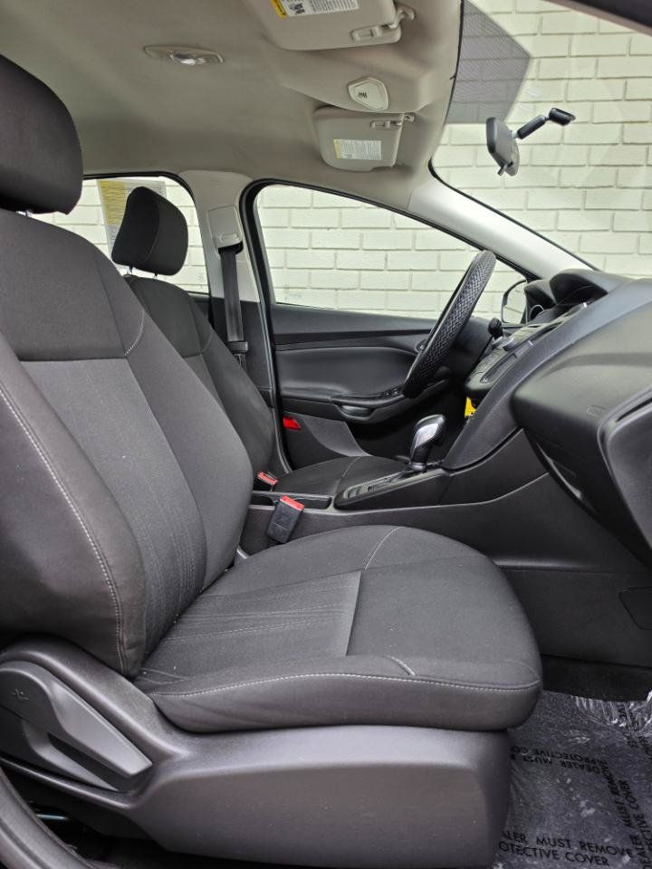 Used 2017 Ford Focus SE FWD image 14