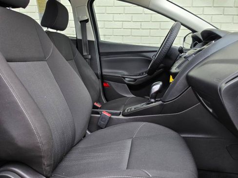 Used 2017 Ford Focus SE FWD image 14