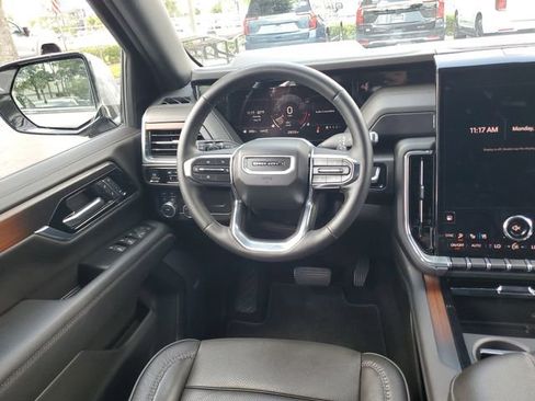 Used 2025 GMC Yukon XL Denali AWD/4WD image 12