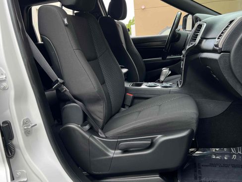 Used 2020 Jeep Grand Cherokee Laredo image 26