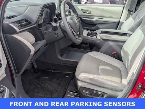 Used 2024 Toyota Sienna Limited image 5