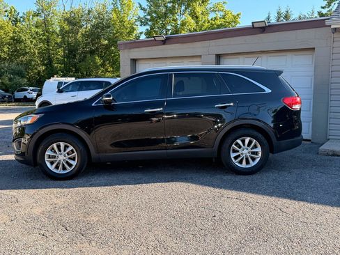 Used 2017 Kia Sorento FWD image 3