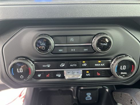 New 2025 Ford Bronco Badlands w/ Sasquatch Package AWD/4WD image 29