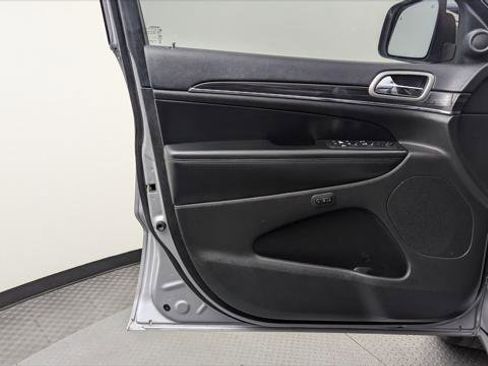 Used 2019 Jeep Grand Cherokee Limited w/ Luxury Group II image 13