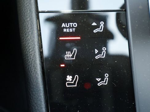 New 2026 Porsche Macan image 25