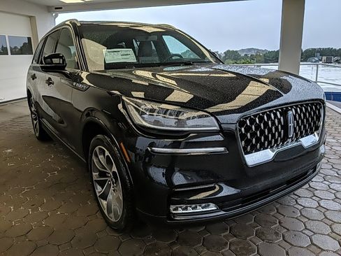 Used 2022 Lincoln Aviator Grand Touring image 3