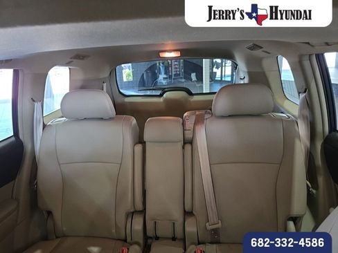 Used 2012 Toyota Highlander Limited w/ Tow Pkg image 16