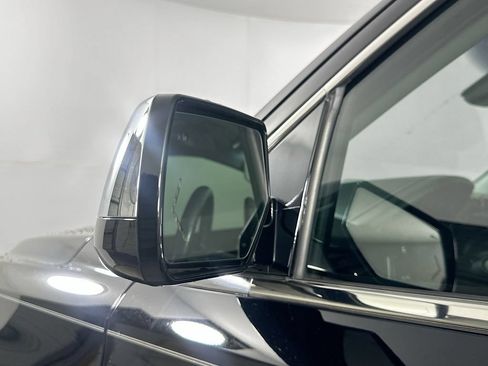Used 2019 Chevrolet Tahoe Premier w/ Premier Plus Edition AWD/4WD image 38